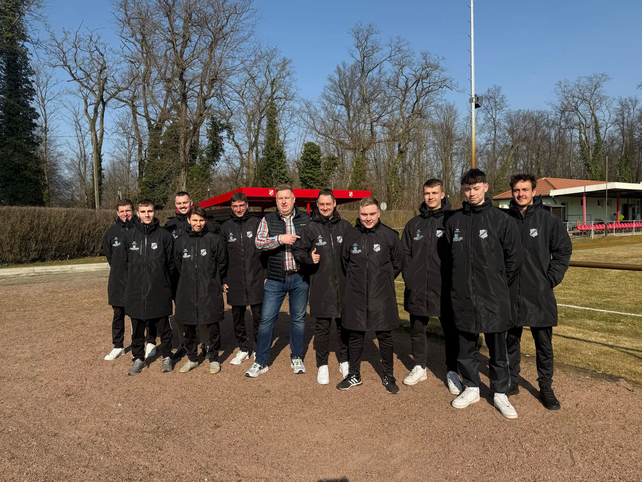 Neues Outfit tröstet etwas über Klatsche